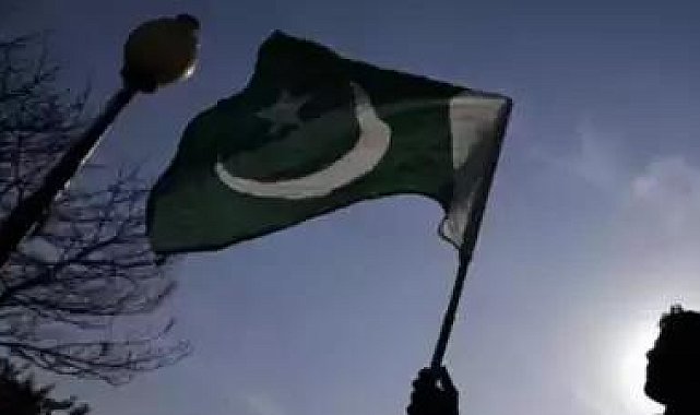 Pakistan'da bir askeri üsse düzenlenen saldırıda sekiz asker öldürüldü