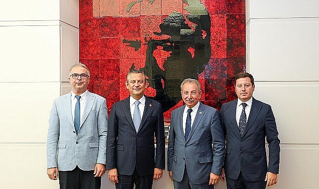 Salihli Belediye Başkanı Mazlum Nurlu, CHP Genel Başkanı Özgür Özel'i Ziyaret Etti