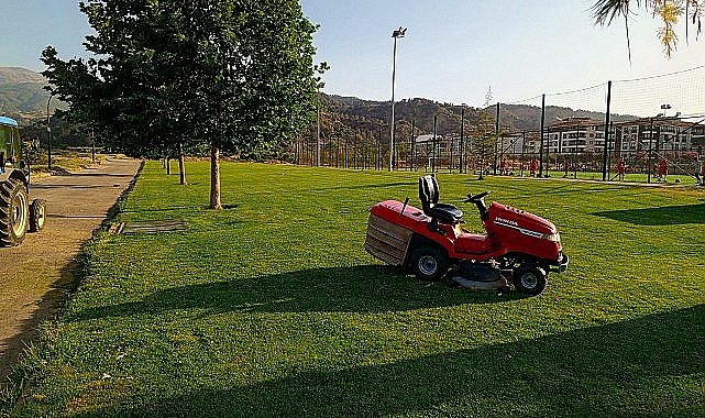 Salihli Belediyesi'nden Yeşil Alanlara Bakım Çalışması