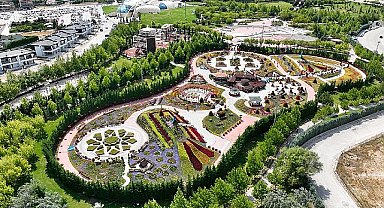 Selçuklu Çiçek Bahçesi 27 tür, 60 çeşitte 395 bin adet çiçekle ziyaretçilerini mest ediyor
