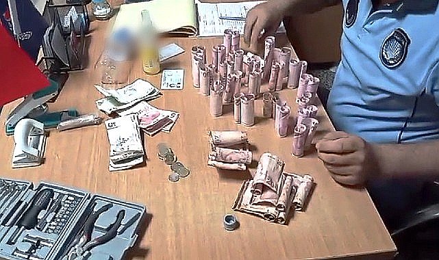 Sivas Belediyesi Zabıta Müdürlüğü ekipleri tarafından yakalanan bir dilencinin koltuk değneğinin içinden 7 bin liranın üzerinde para çıktı