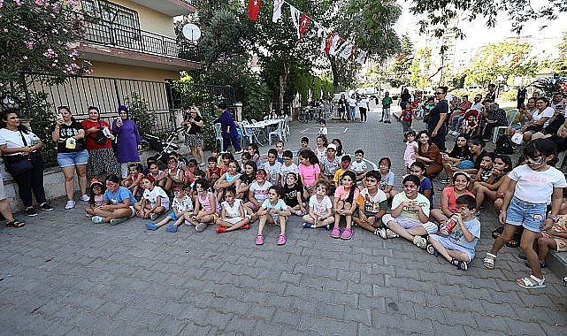 'Sokak Senin' coşkusu Karşıyaka'yı sardı