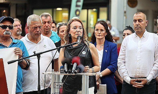 Srebrenitsa Katliamı'nda hayatını kaybedenler Konak'ta anıldı