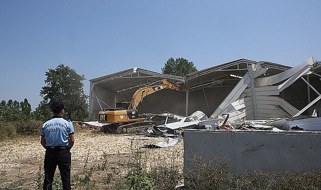 Tahtalı'da 2 kaçak yapı daha yıkıldı
