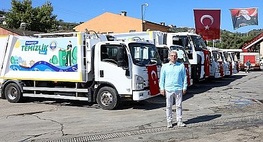 Temizlik hizmetlerini daha hızlı ve verimli hale getirmek amacıyla araç filosunu genişleten Mudanya Belediyesi, 15 Haziran – 15 Temmuz 2024 döneminde bir ay boyunca 5 bin ton evsel atık topladı