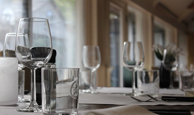 Ticaret Bakanlığı, lüks restoranlarda menü ve fiyat listeleri denetimlerine devam ediyor