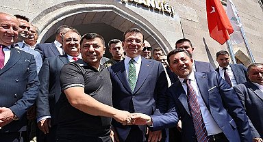 Türkiye Belediyeler Birliği (TBB) ve İstanbul Büyükşehir Belediye (İBB) Başkanı Ekrem İmamoğlu, Nevşehir Belediye Başkanı Rasim Arı'yı makamında ziyaret etti