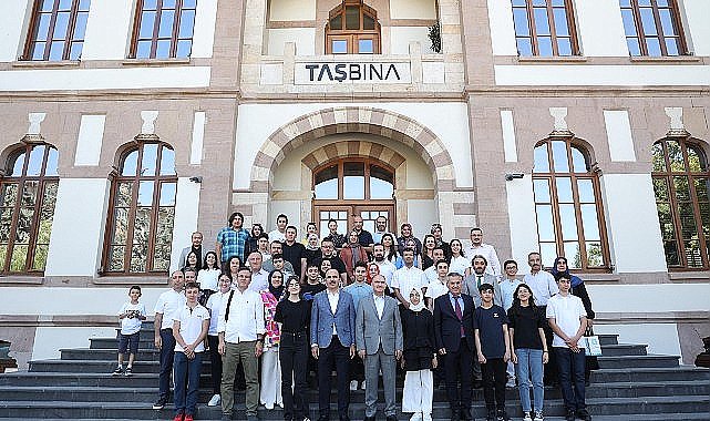Vali Özkan ve Başkan Altay LGS'de Türkiye Birincisi Olan Konyalı Öğrencilerle Buluştu