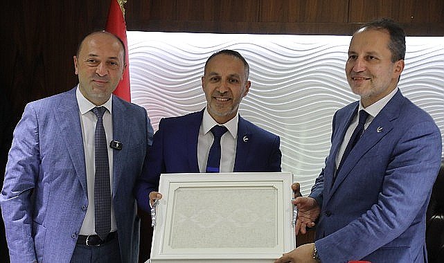Yeniden Refah Partisi Genel Başkanı Dr. Fatih Erbakan, Geyve Belediye Başkanı Selçuk Yıldız'ı makamında ziyaret etti