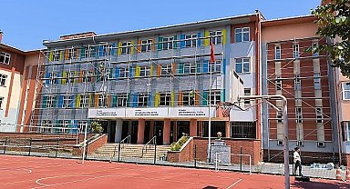 Zeytinburnu Belediyesi'nden Okullara Tadilat Desteği