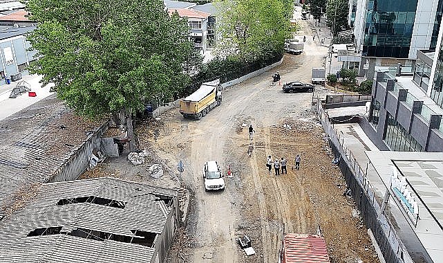 Zeytinburnu'nda Sokak ve Yol Yenileme Çalışmaları Devam Ediyor