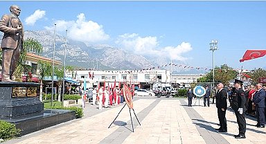 30 Ağustos Zafer Bayramı dolayısıyla Kemer'de tören düzenlendi.