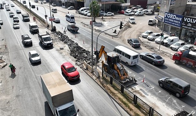 Adana Büyükşehir Belediyesinin Saydam Caddesi'nde akıllı kavşak çalışmaları devam ediyor
