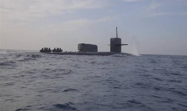 Amerikan denizaltısı ve uçak gemisi Orta Doğu'ya doğru yola çıktı