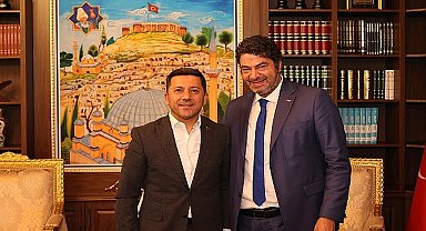 Arabesk müziğinin sevilen ismi Hakan Taşıyan, Nevşehir Belediye Başkanı Rasim Arı'yı ziyaret etti