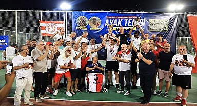 Ayak Tenisi Turnuvasında Şimşek Spor Şampiyon Oldu