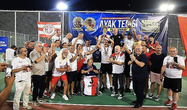 Ayak Tenisi Turnuvasında Şimşek Spor Şampiyon Oldu