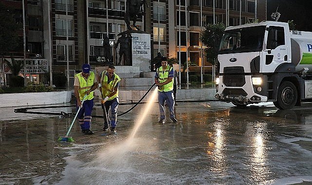 Aydın Büyükşehir Belediyesi'ne bağlı temizlik ekipleri, Aydın kent genelinde çalışmalarını sürdürüyor