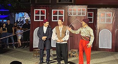 Ayyar Hamza Çarşı Meydanında İzleyiciyle Buluştu