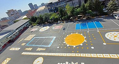 Bağcılar'daki okul bahçeleri renklendi