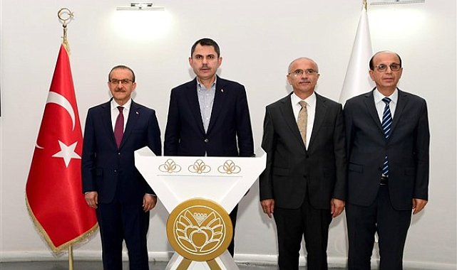 Bakan Kurum, Malatya Büyükşehir Belediyesi’ni ziyaret etti