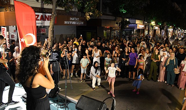 Başkan Akın, vatandaşların talebi üzerine Milli Kuvvetler caddesini trafiğe kapattı