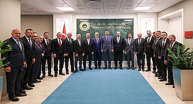 Başkan Altay, AK Parti İl Başkanı Angı ve İlçe Belediye Başkanları Bakan Kurum'u Ziyaret Etti