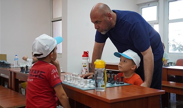 Başkan Aydın, yaz spor okullarında eğitim gören gençleri ziyaret etti