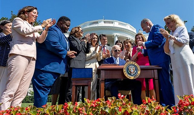 Biden: Gelişmiş çip üretimini Amerika'ya geri getiriyoruz