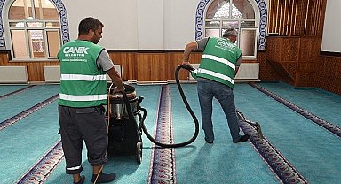 Canik'te Camiler Temizleniyor 