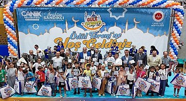 Canik'te Camiye Koşan 3000'i Aşkın Çocuk Hediyelerine Kavuştu