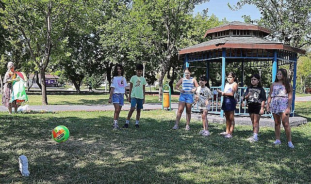 Çankaya Belediyesi, çocukların yaz tatilini keyifli geçirmeleri amacıyla düzenlediği Yaz Dönemi Çocuk Atölyeleri devam ediyor.