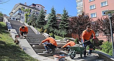 Çankaya Belediyesi, ilçe genelindeki parklarda bakım ve onarım çalışmalarını hız kesmeden sürdürüyor