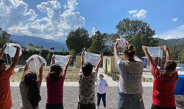 Çimko'dan depremden etkilenen çocuklara eğitim desteği
