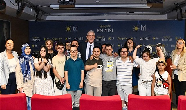 Dervişoğlu, down sendromlu çocuklarla bir araya geldi