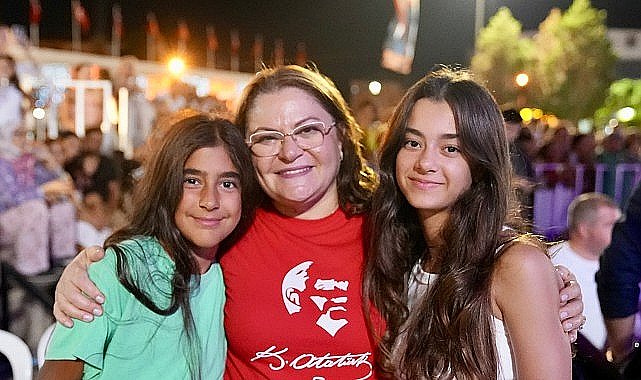 Didim Belediyesi 30 Ağustos Zafer Bayramı'nı muhteşem bir programla kutladı. Kutlamalar kapsamında Fener Alayı ve Kubat Konseri gerçekleştirildi.