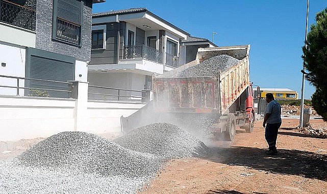 Didim Belediyesi Fen İşleri Müdürlüğü ekipleri yol yapım çalışmalarını tüm hızıyla sürdürüyor