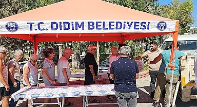 Didim Belediyesi, kendisine ait Akköy Mahallesi'nde yetiştirmiş olduğu ürünleri, vatandaşlara dağıtmaya devam ediyor.