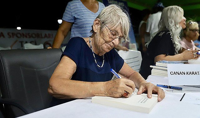 Didim Belediyesi'nin katkılarıyla gerçekleştirilen Altınkum Yazarlar Festivali birbirinden değerli yazarları konuk etmeye devam ediyor
