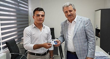 Ege Üniversitesinin 'Mezun Kart' uygulaması yoğun talep görmeye devam ediyor