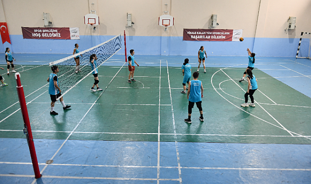 Esenyurt'ta Yaz Spor Okulları’ndaki eğitimler devam ediyor