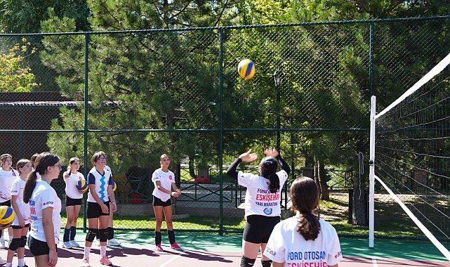 Eskişehir Kanlıkavak Parkı’nda oluşturulan voleybol sahası hizmete girdi