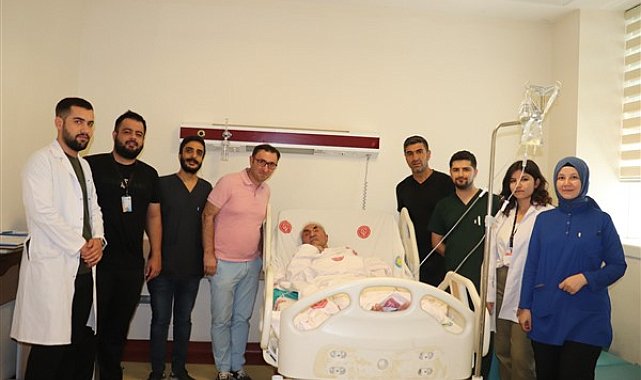 Harran Üniversitesi Hastanesi'nde 93 yaşındaki hastaya başarılı ERCP operasyonu