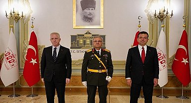 İBB Başkanı Ekrem İmamoğlu, 30 Ağustos Zafer Bayramı'nın 102'inci yıl kutlamaları için düzenlenen resmi törenlere katıldı.