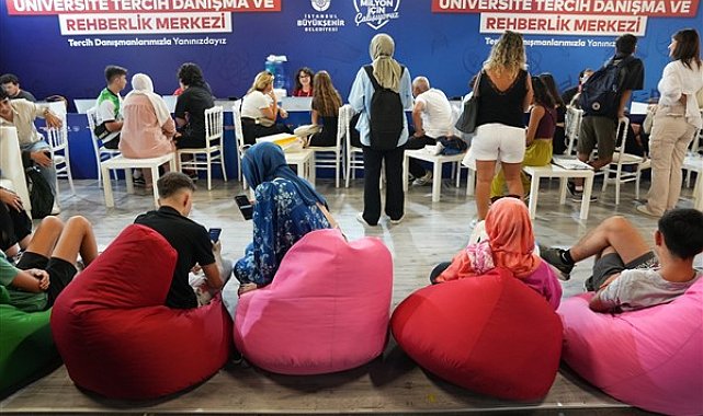 İBB, YKS'ye giren adaylara tercih hizmeti sundu