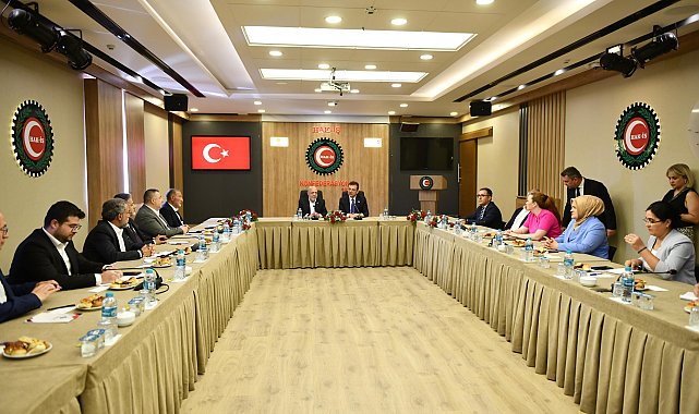 İmamoğlu, Türk-İş ve Hak-İş Genel Merkezlerini ziyaret etti