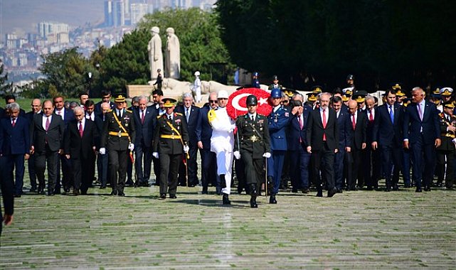 İYİ Parti Genel Başkanı Dervişoğlu, Anıtkabir'deki törene katıldı