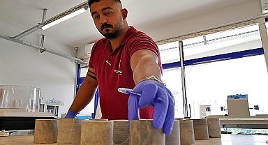 İzmir Büyükşehir Belediyesi'nin 90 deprem hendeğinden aldığı 140 örnek inceleniyor