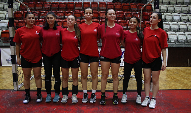 İzmir Büyükşehir Belediyesi sporcuları Hentbol Kadınlar Süper Ligi’nde oynayacak