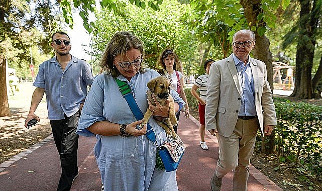 İzmir'de Patili Perşembe ile can dostlar yeni yuvalarına kavuştu